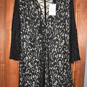 Gorgeous Shirt Black/Tan V Neck By 2 Blondes Apparel Size Large